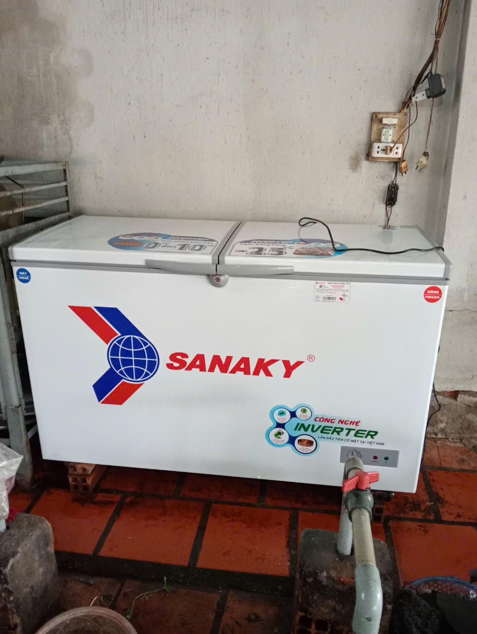 So sánh tủ đông Sanaky và Alaska