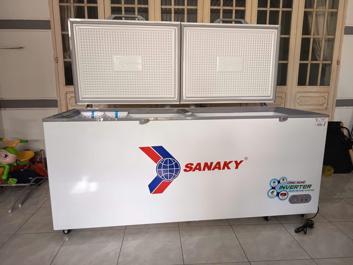 Bàn giao Tủ Đông Sanaky Inverter 761 lít VH-8699HY3 tại Tây Ninh