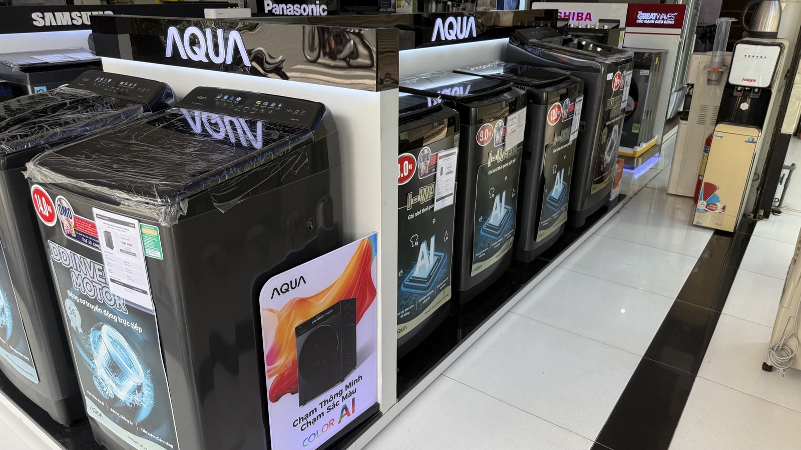 Các máy giặt AQUA cửa trên tại cửa hàng Điện Máy Quốc Cường