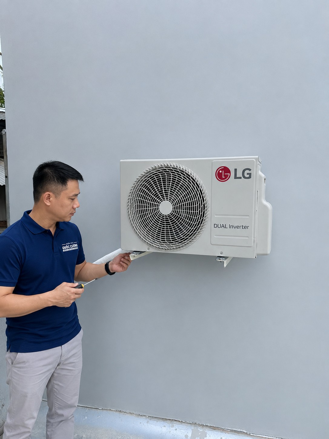 Lắp đặt dàn nóng LG Dual Inverter IEC12M2 tại Long Hòa Tây Ninh