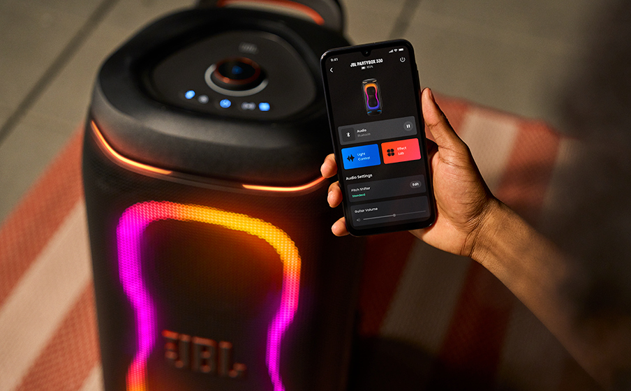 JBL PartyBox 330 cùng ứng dụng trên điện thoại