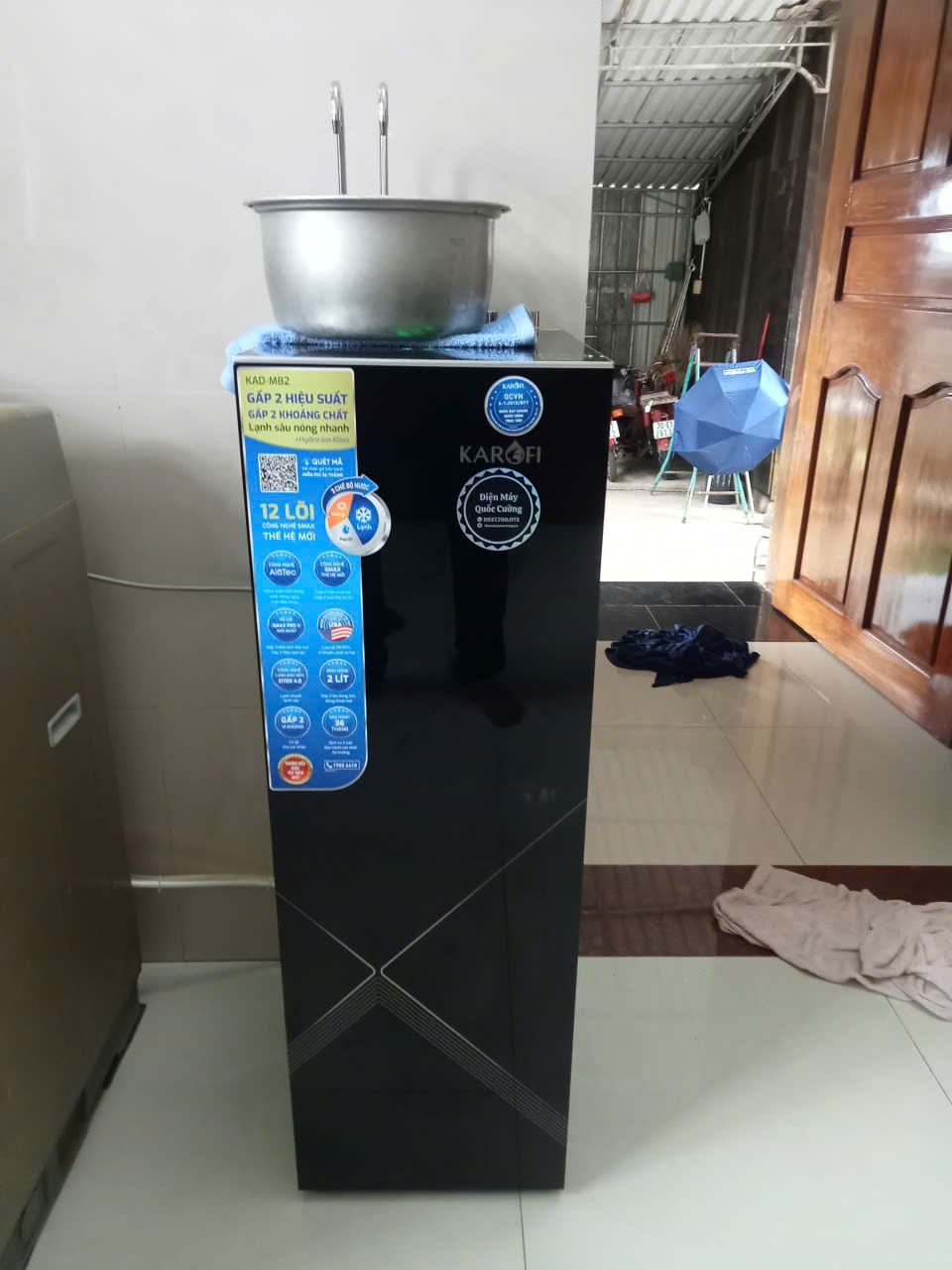 Máy lọc nước nóng lạnh Karofi KAD-M82