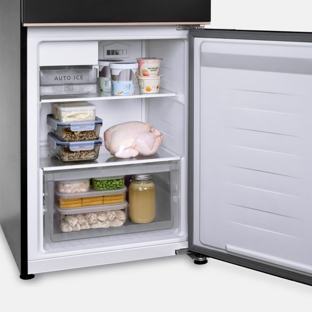 Ngăn đông rộng và cấp đông nhanh trên Panasonic NR-BV322HWKV