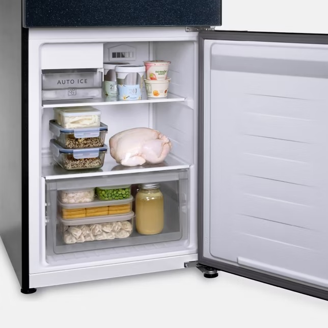 Ngăn đông rộng và cấp đông nhanh trên Panasonic NR-BV372HGKV