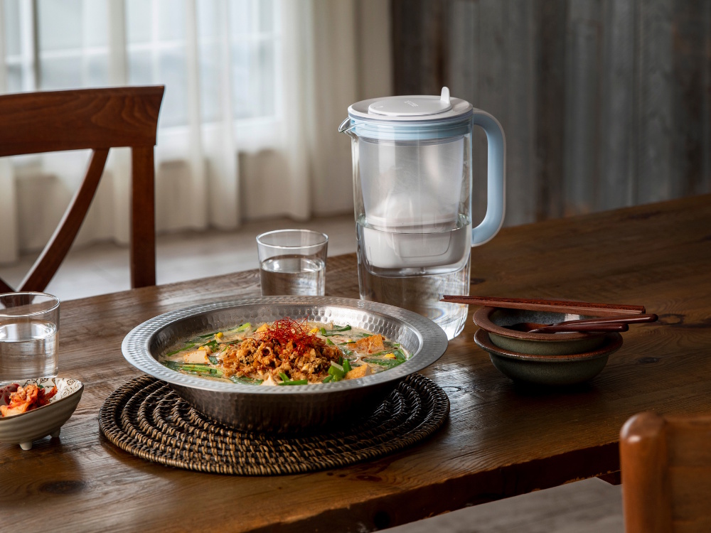 Bình lọc nước Brita thủy tinh Glass Jug One 2.5L (có sẵn 1 lõi Maxtra Pro) - ảnh minh họa