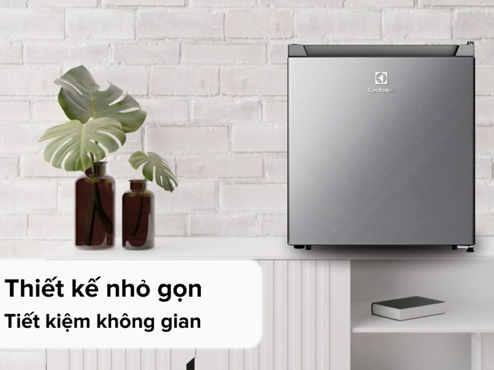 Tủ lạnh Electrolux EUM0500AD-VN đặt trong phòng nhỏ tiết kiệm không gian