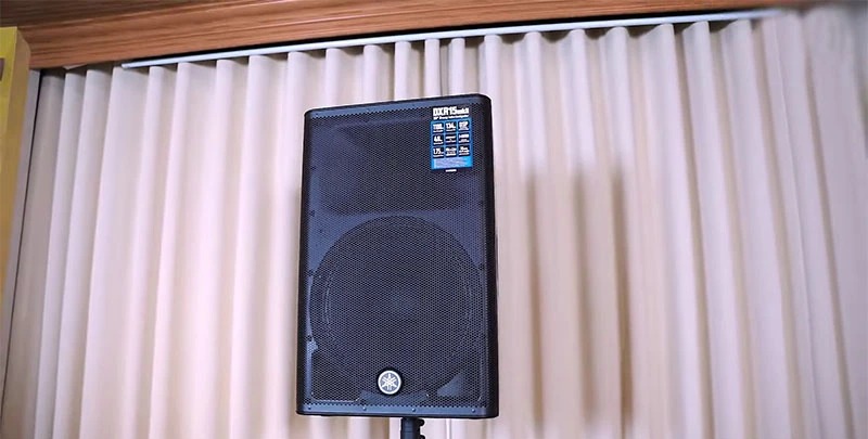 Loa Yamaha DXR15MKII bass 40cm công suất RMS 700W - thiết kế