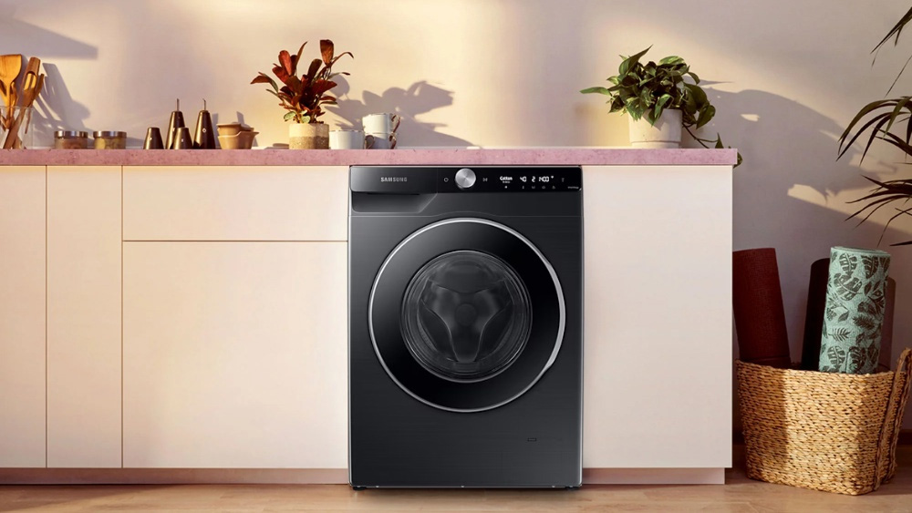 Máy giặt Samsung WW12CG604DLBSV trong phòng giặt