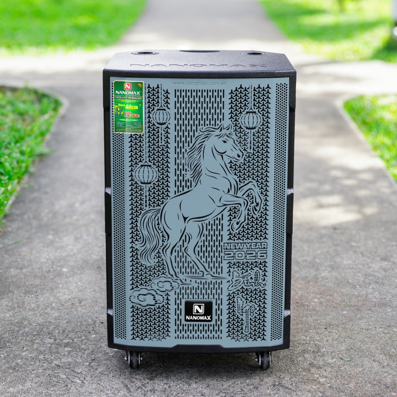 Mặt trước và khay đặt micro Nanomax SK-16Q1