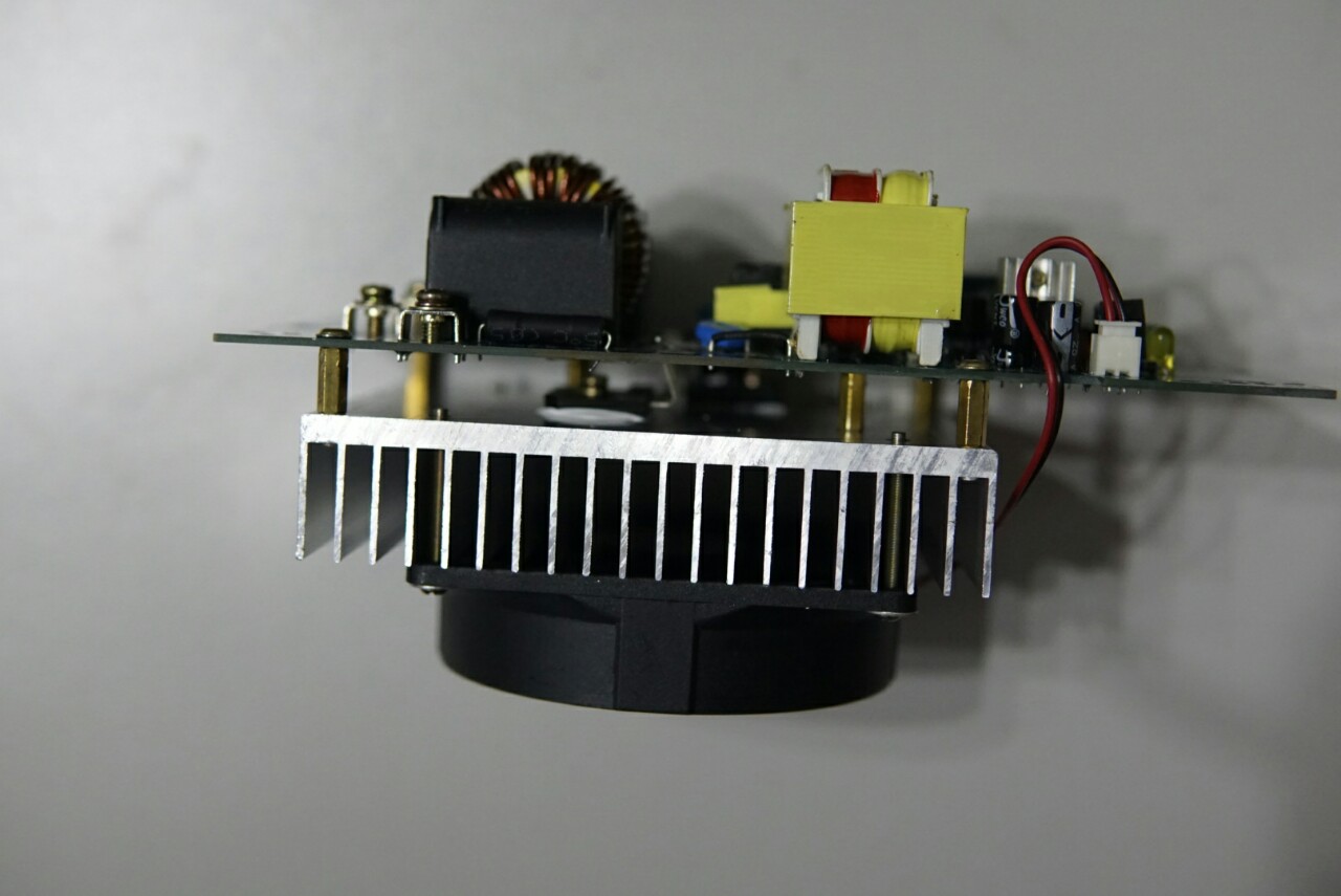 Bo mạch nhiệt điện từ