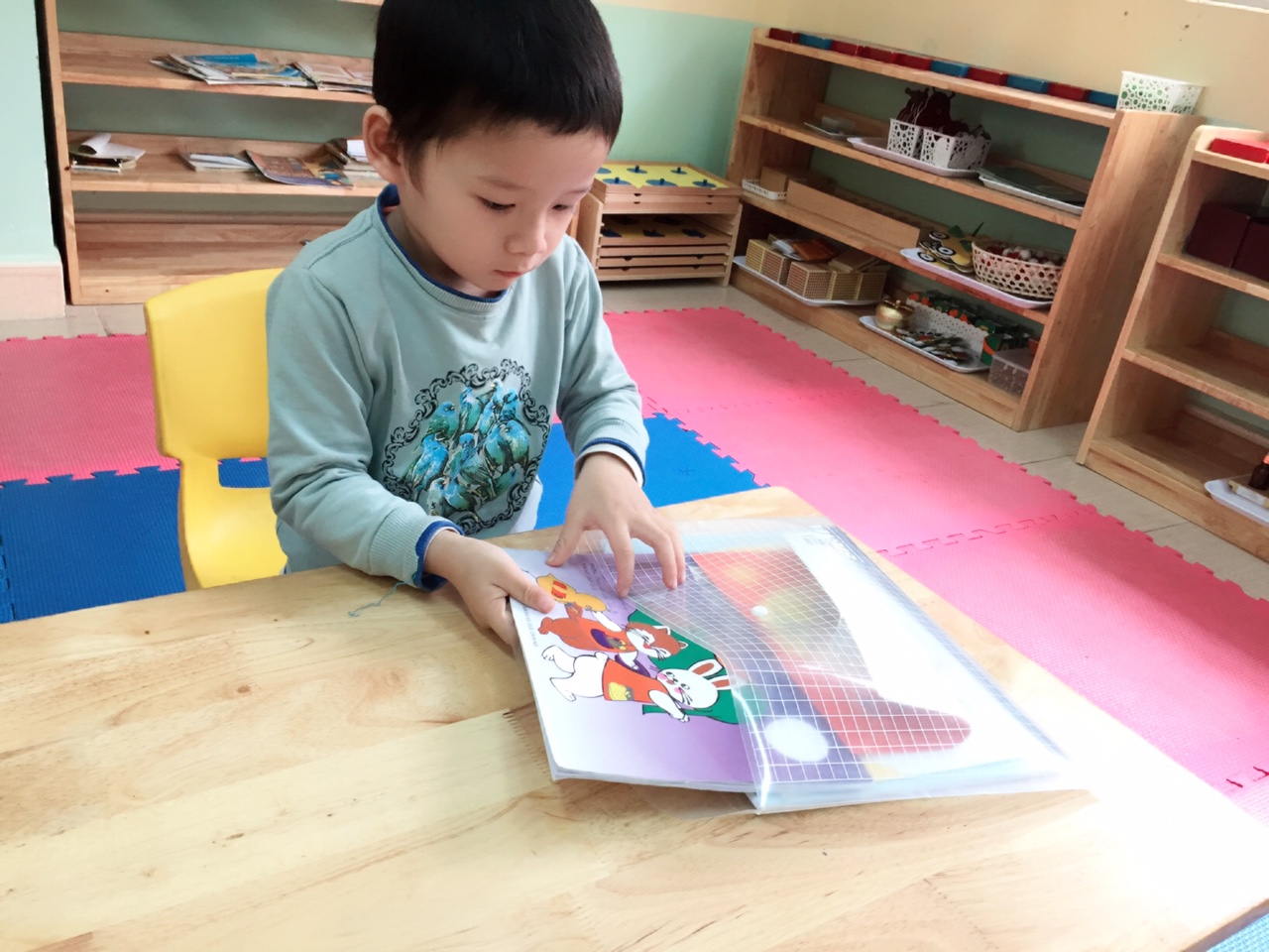 Ứng dụng phương pháp Montessori vào dạy học mầm non 