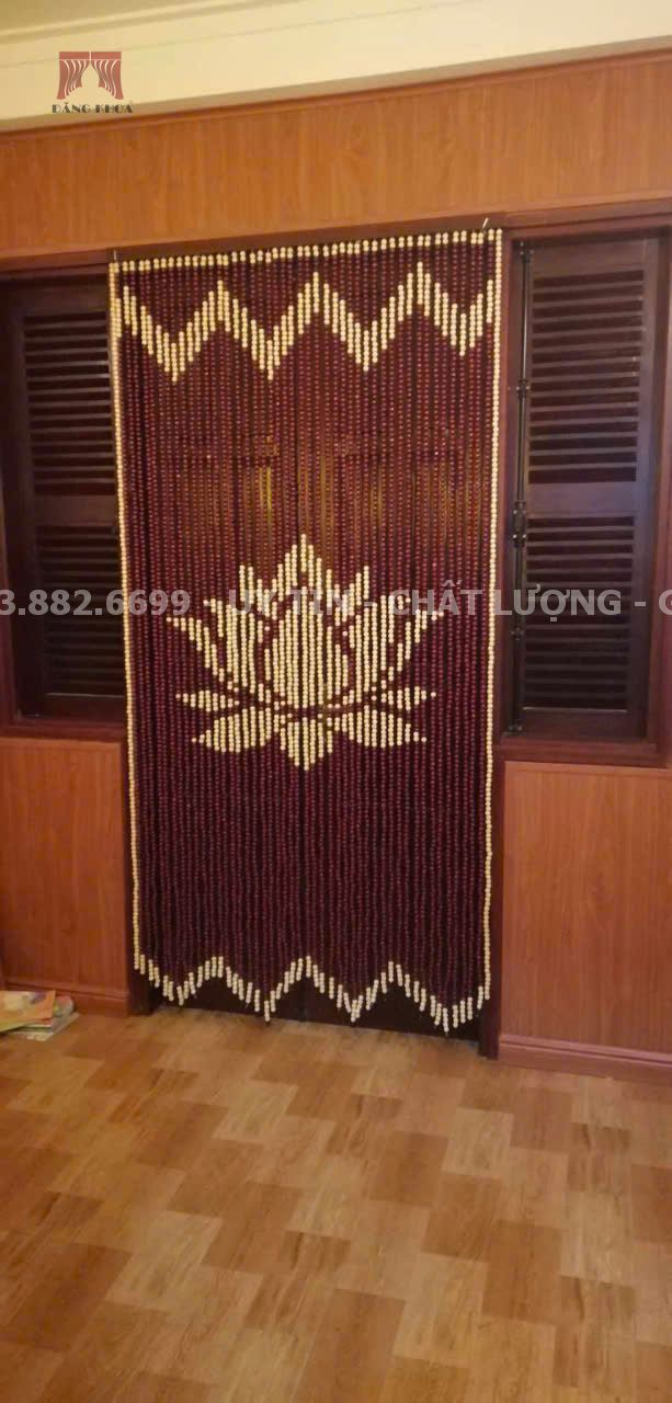 Rèm che phòng thờ cửa nhỏ