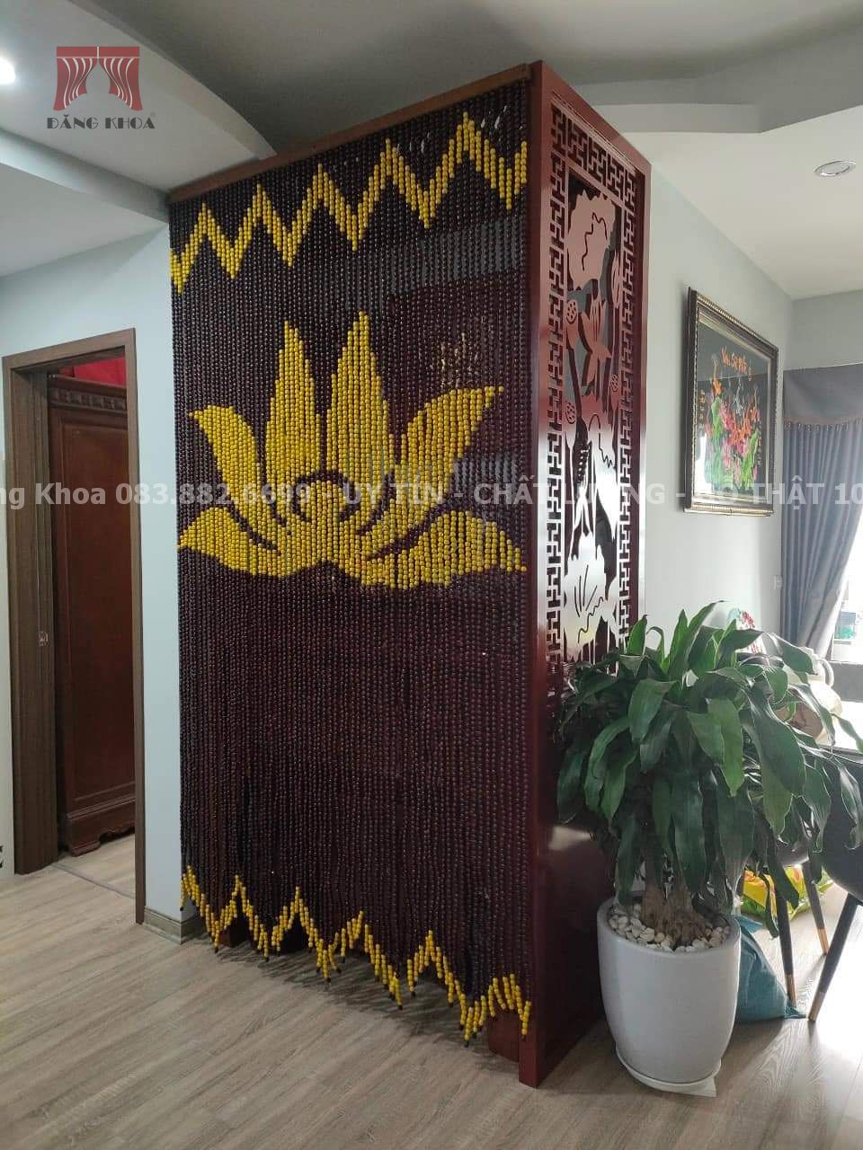 Rèm che bàn thờ chung cư hoa sen
