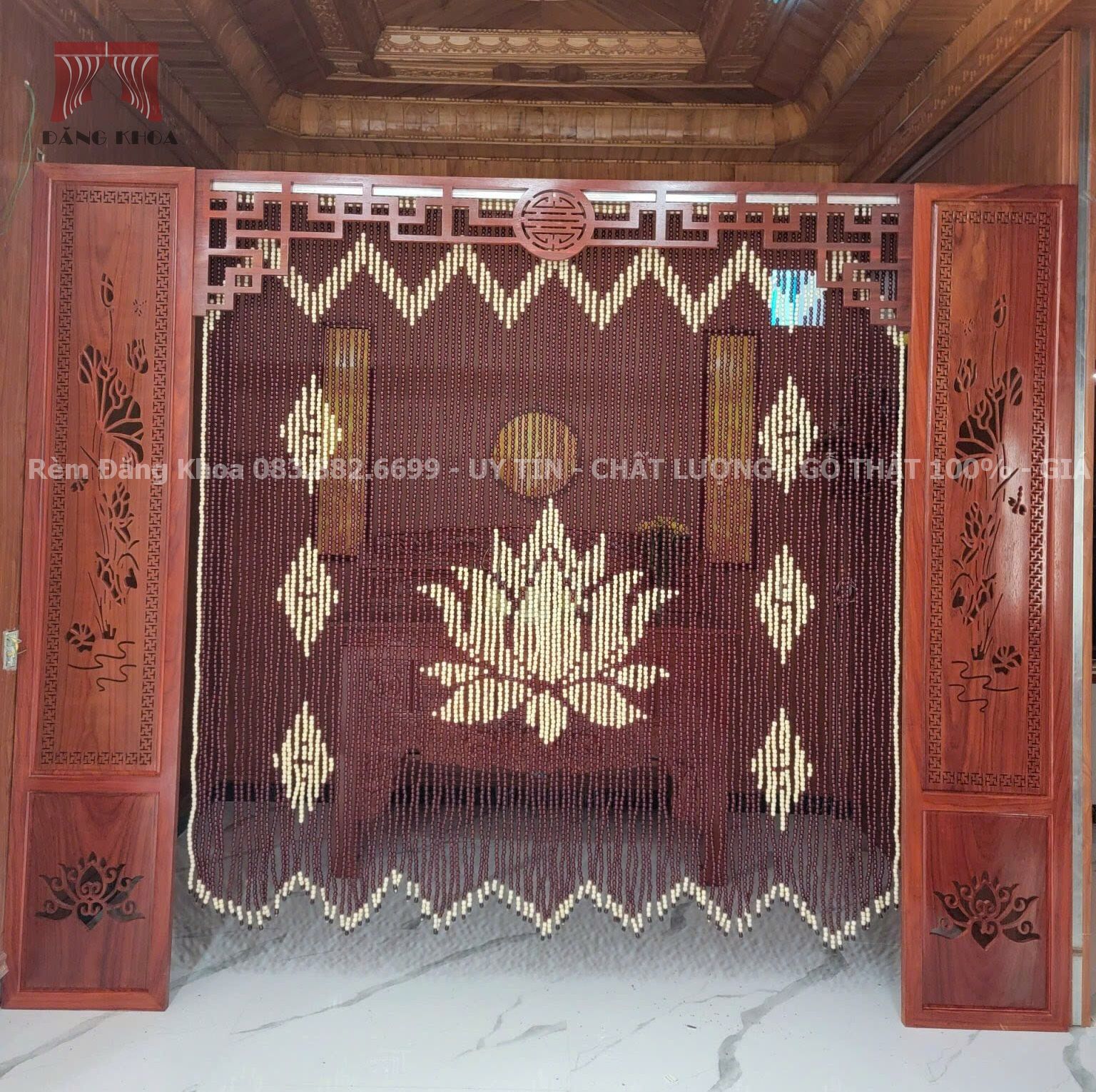 Rèm hoa sen ngăn phòng thờ