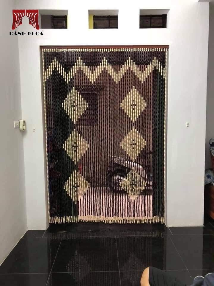 Rèm che cửa chính bằng gỗ