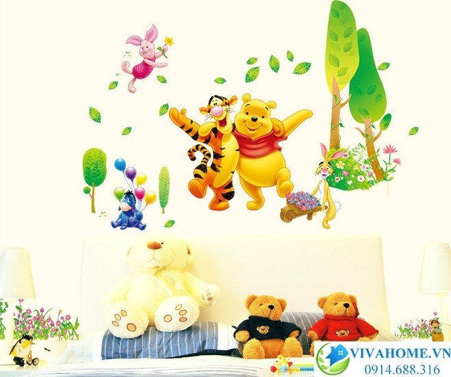 decal-dan-tuong-gau-pooh-di-choi