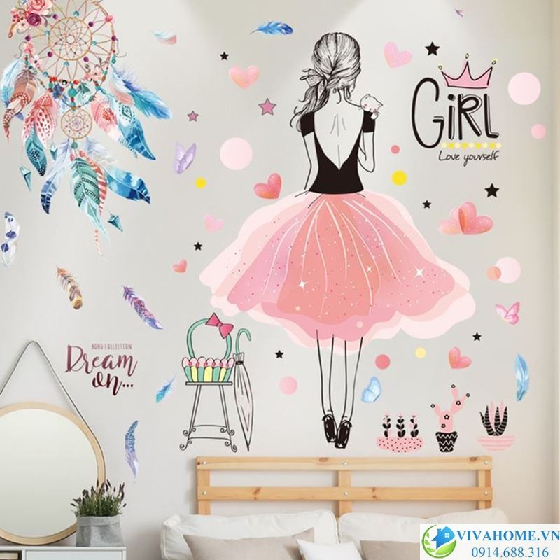 Decal dán tường Cô gái váy hồng tóc tết và vòng bắt giấc mơ