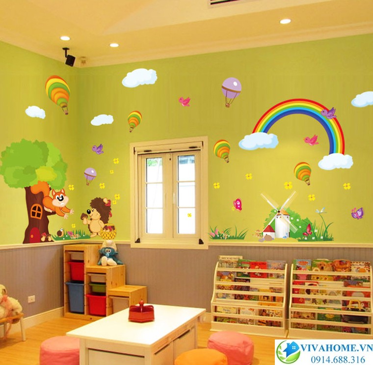 Decal dán tường Sóc tìm hạt dẻ