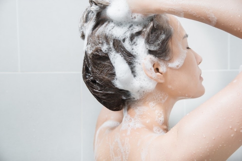 Hướng dẫn cách gội đầu đúng cách để tóc chắc khỏe