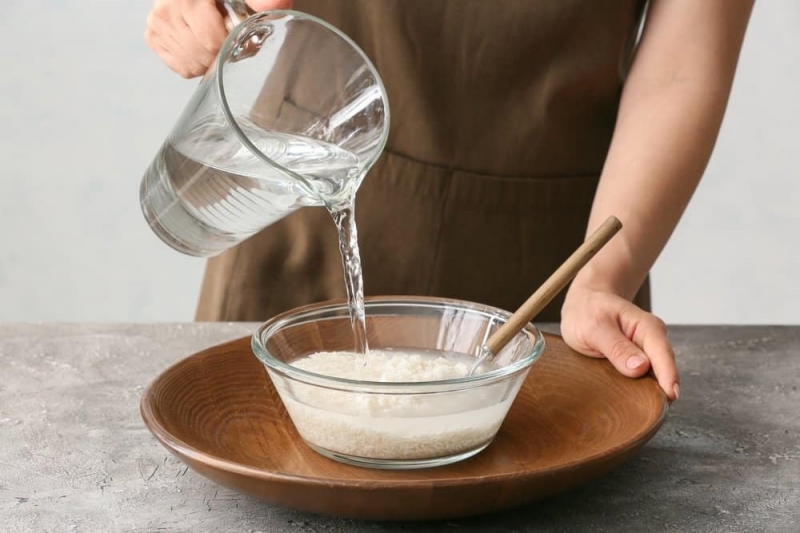 Gội đầu bằng nước vo gạo nguyên chất