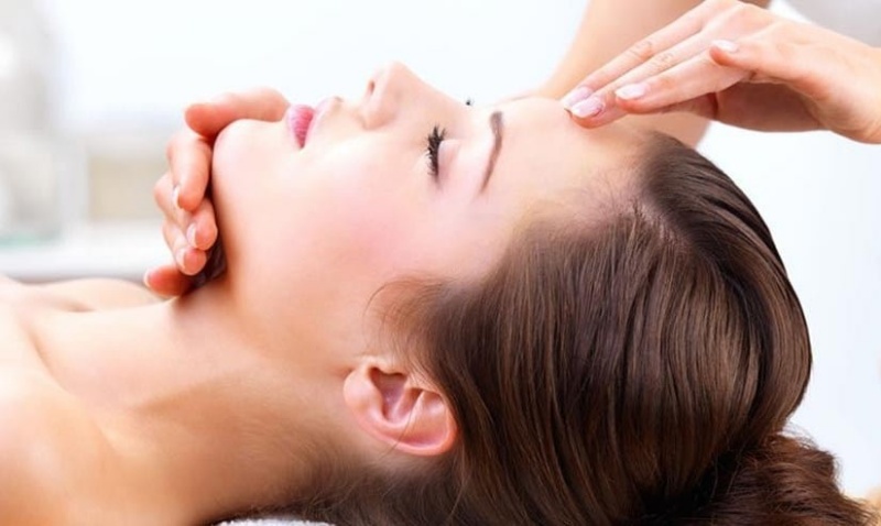 Massage trị ngứa da đầu