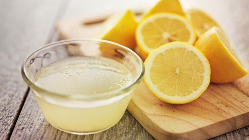 Gội đầu bằng nước cốt chanh