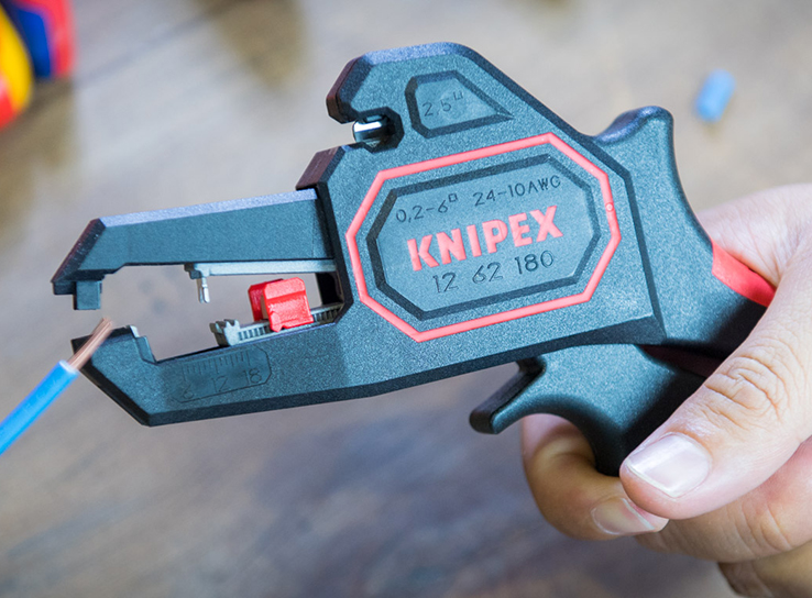 2 chiếc kìm tuốt dây tự động Knipex nên có ngay trong tủ đồ nghề của bạn