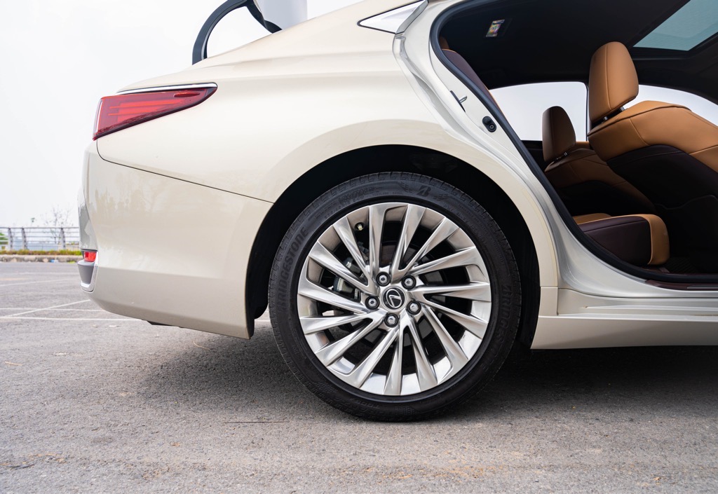 Lexus ES250 2021
