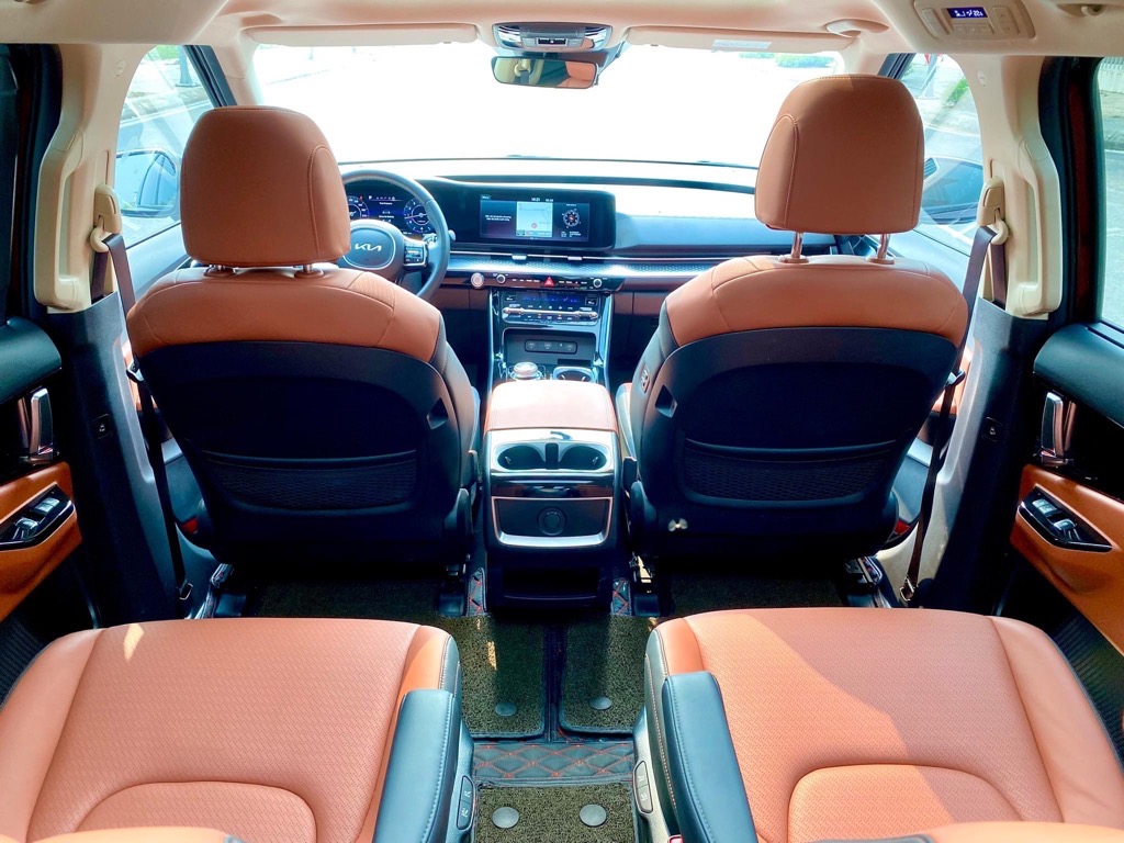 Kia Carnival 3.5AT Signature (máy xăng)
