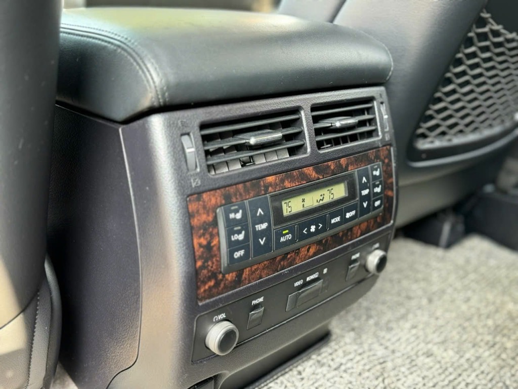 Land Cruiser VXR 5.7 model 2016