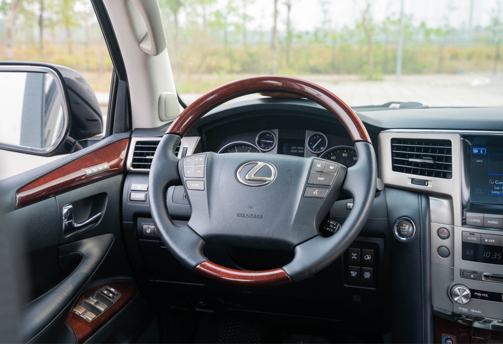 Lexus LX570 2012