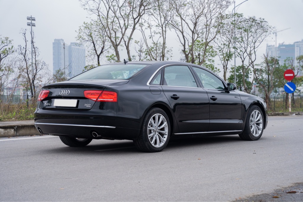 Audi A8L 2011