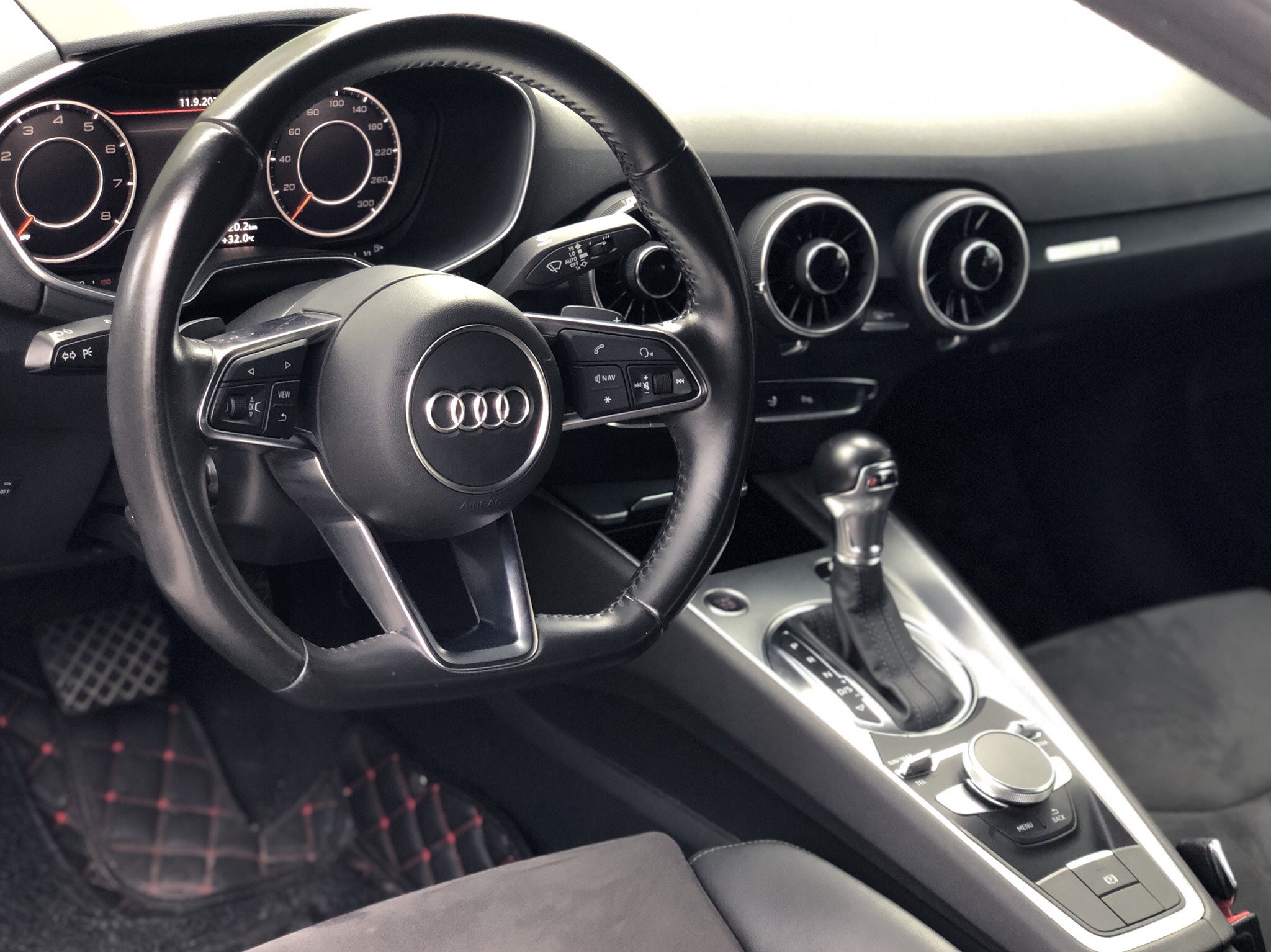 Audi TT 2016 trắng
