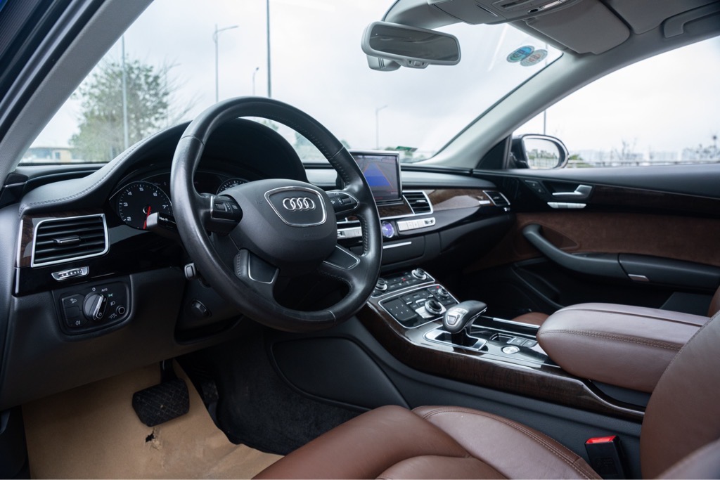 Audi A8L 2011