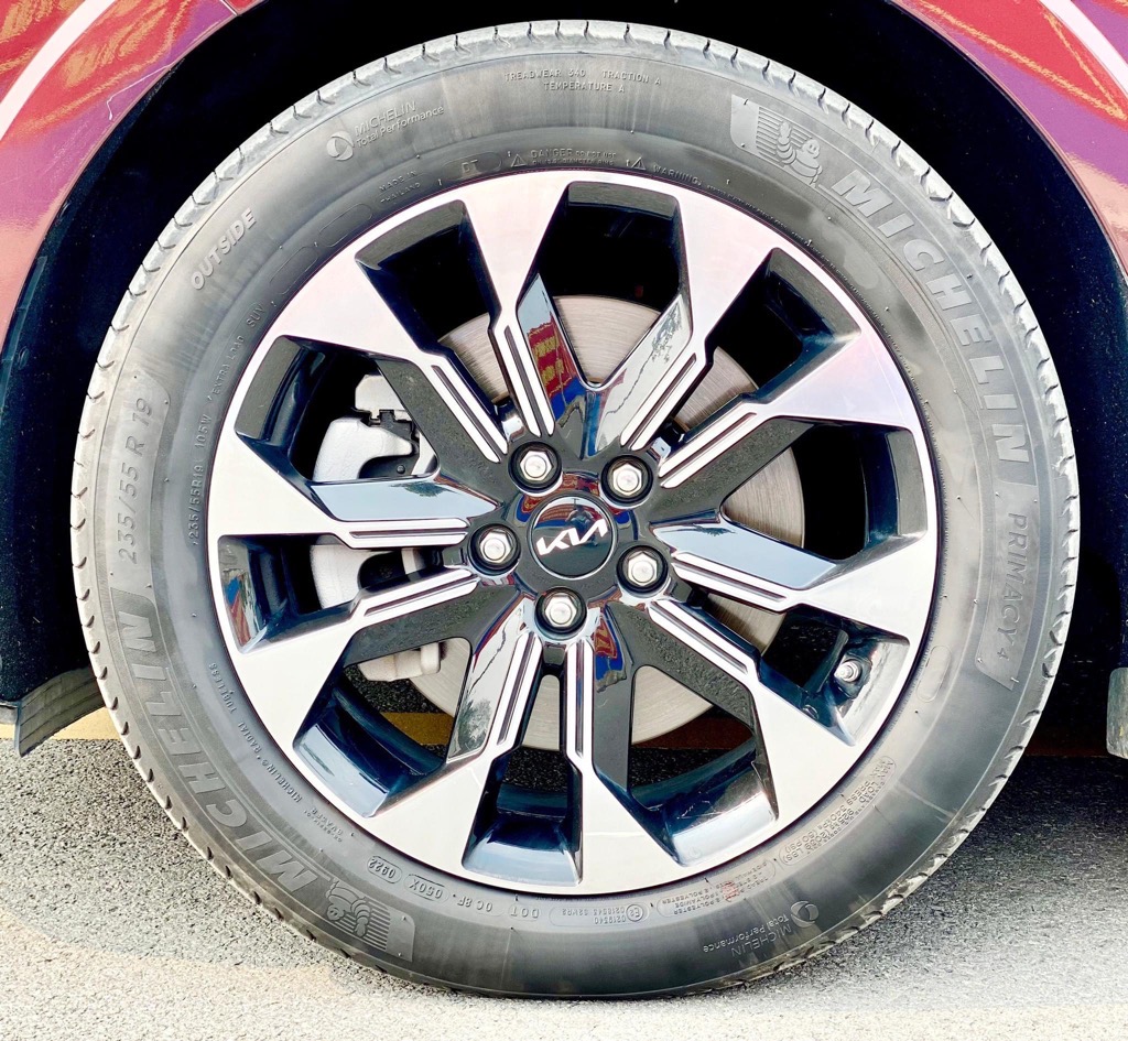 Kia Carnival 3.5AT Signature (máy xăng)