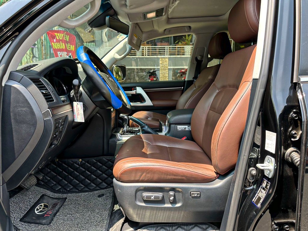 Land Cruiser 4.6AT Excutive Lounge 2020