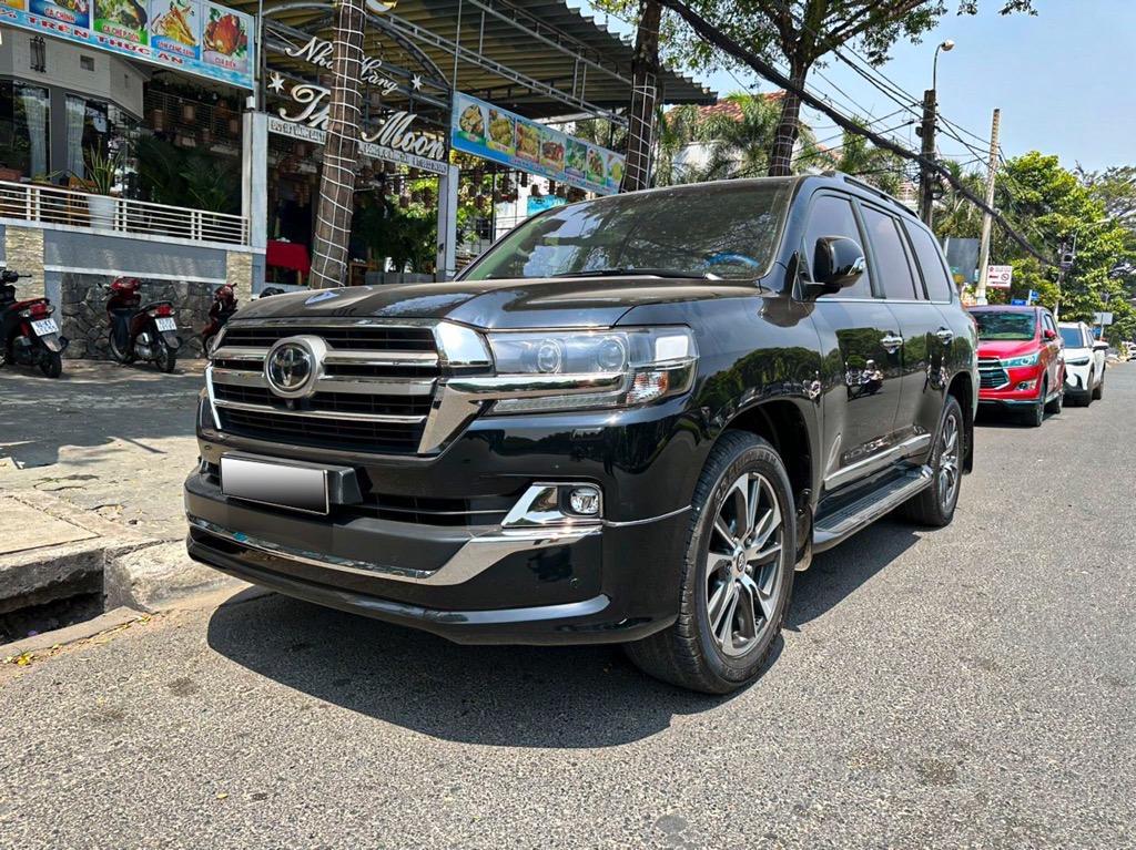 Land Cruiser 4.6AT Excutive Lounge 2020