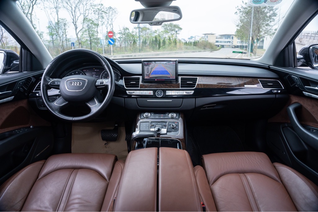 Audi A8L 2011