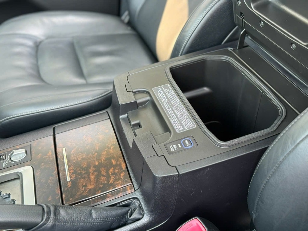 Land Cruiser VXR 5.7 model 2016