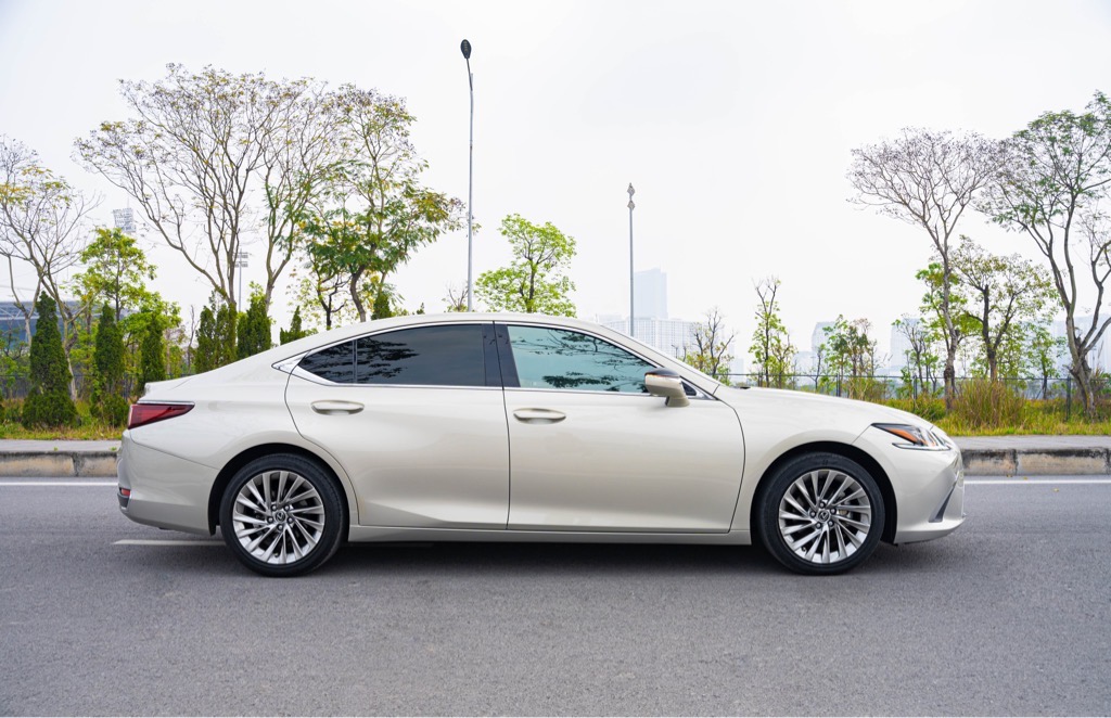 Lexus ES250 2021