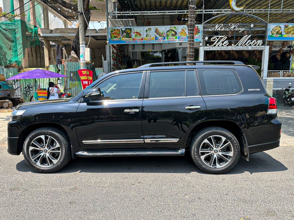 Land Cruiser 4.6AT Excutive Lounge 2020