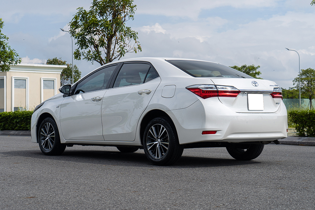 TOYOTA ALTIS 2017