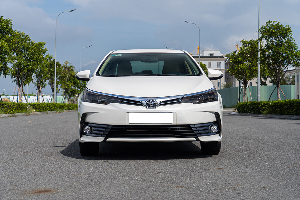 TOYOTA ALTIS 2017