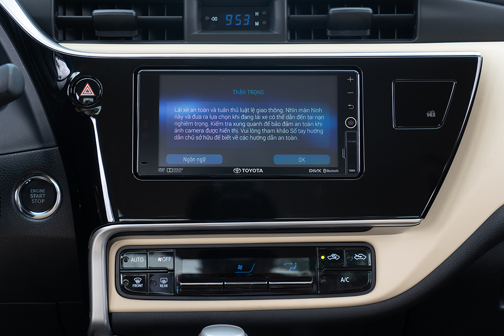 TOYOTA ALTIS 2017