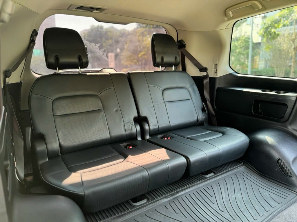 Land Cruiser VXR 5.7 model 2016