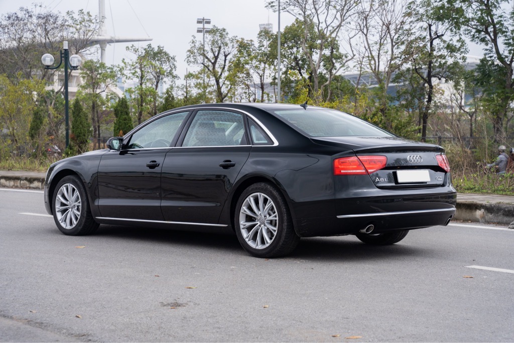 Audi A8L 2011