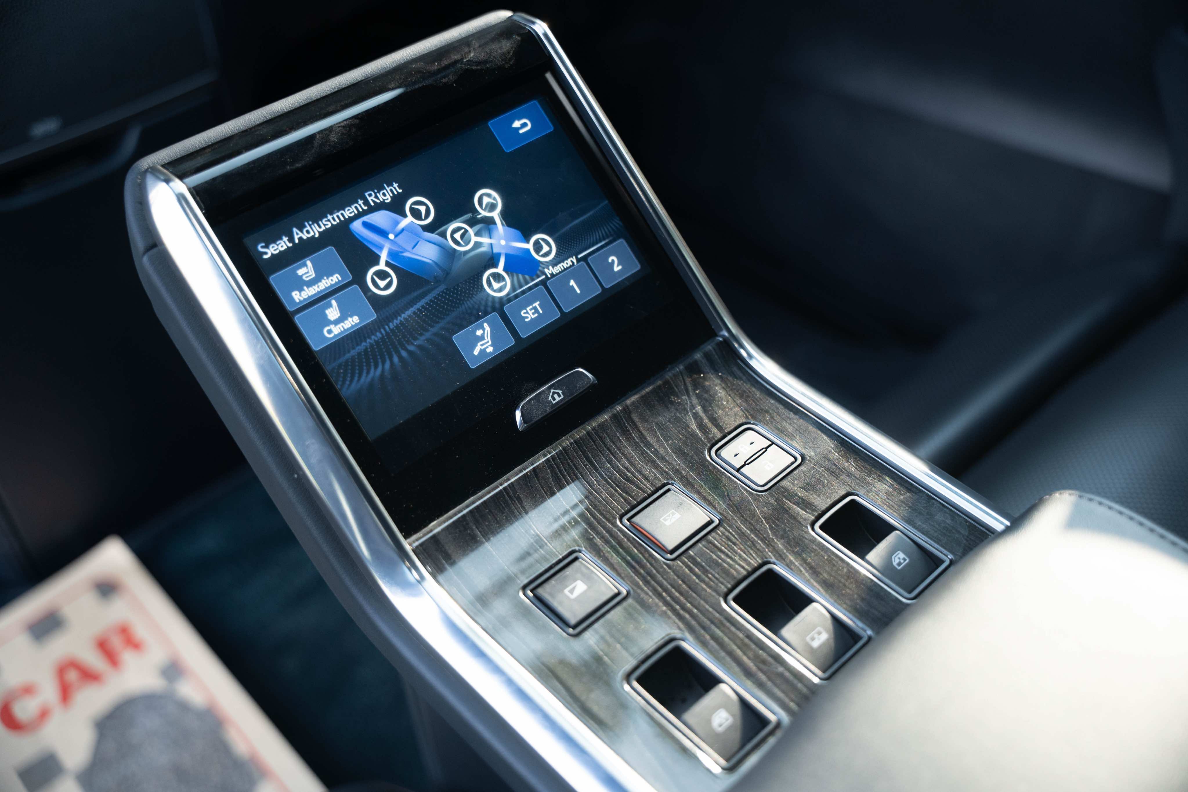 Lexus LM300h 2021
