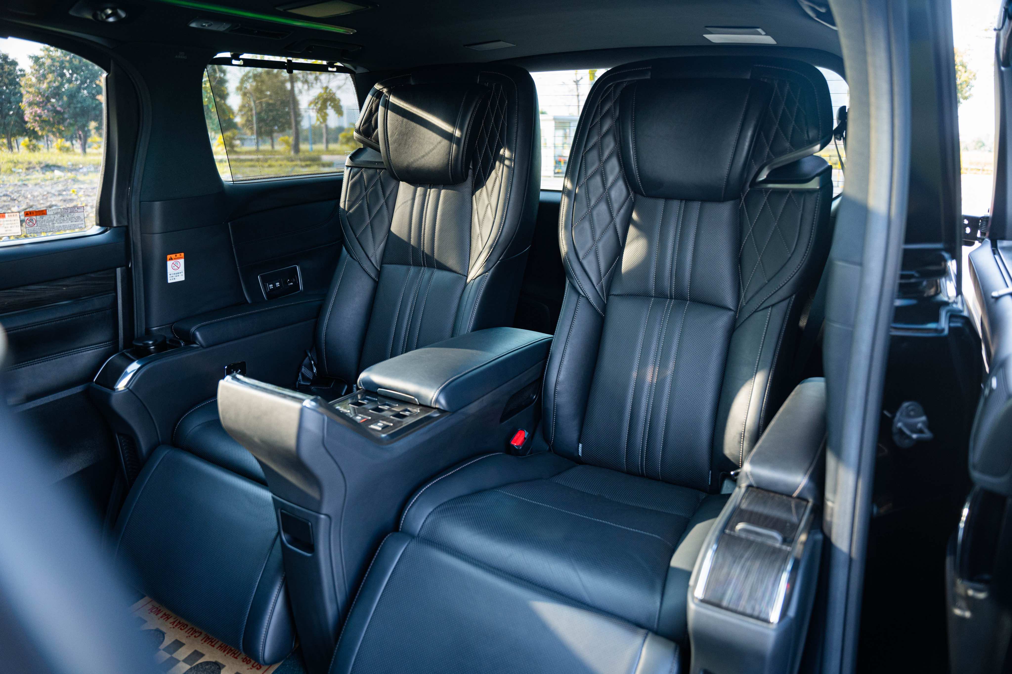Lexus LM300h 2021