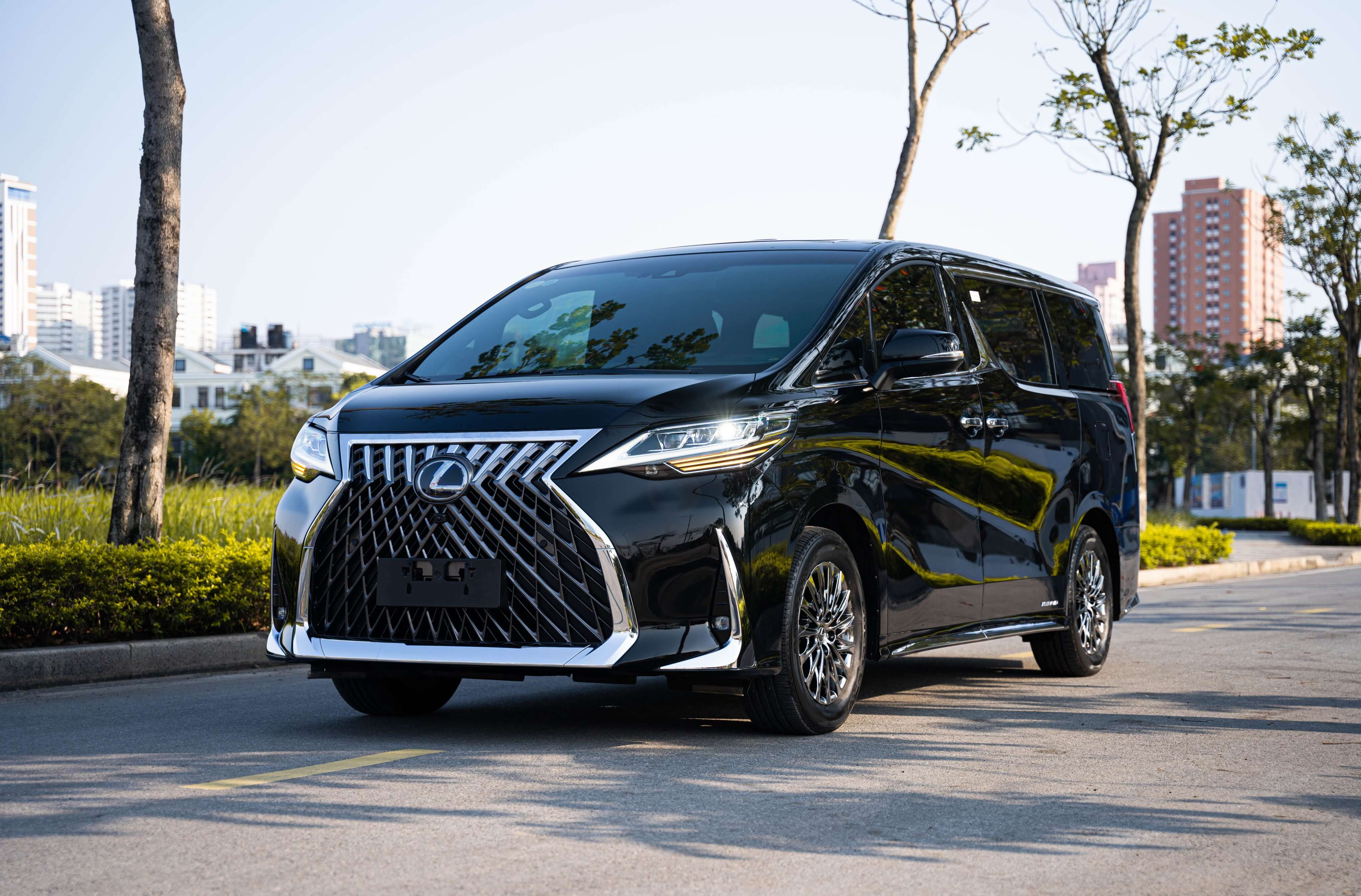 Lexus LM300h 2021