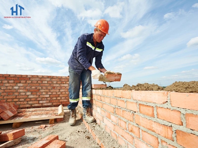 Một số yếu tố ảnh hưởng trực tiếp đến báo giá như: Quy mô, diện tích, loại vật liệu,...